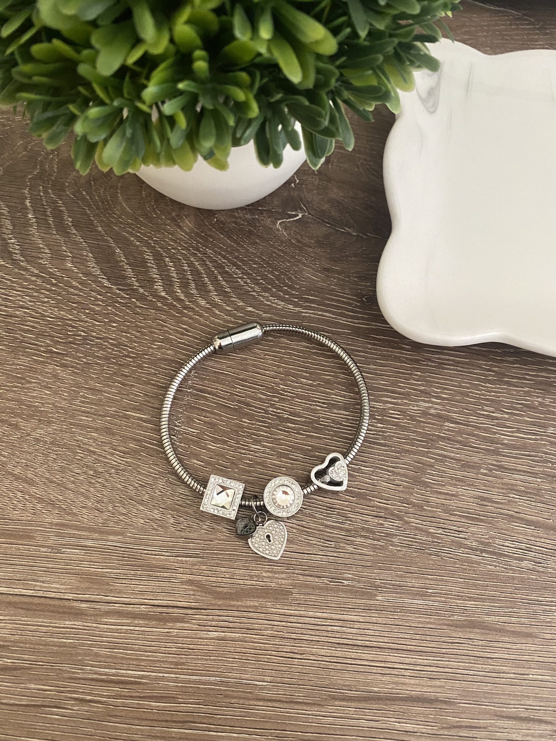 Kalp Figürlü Charm Kelepçe 1 Kalp Figürlü Charm Kelepçe