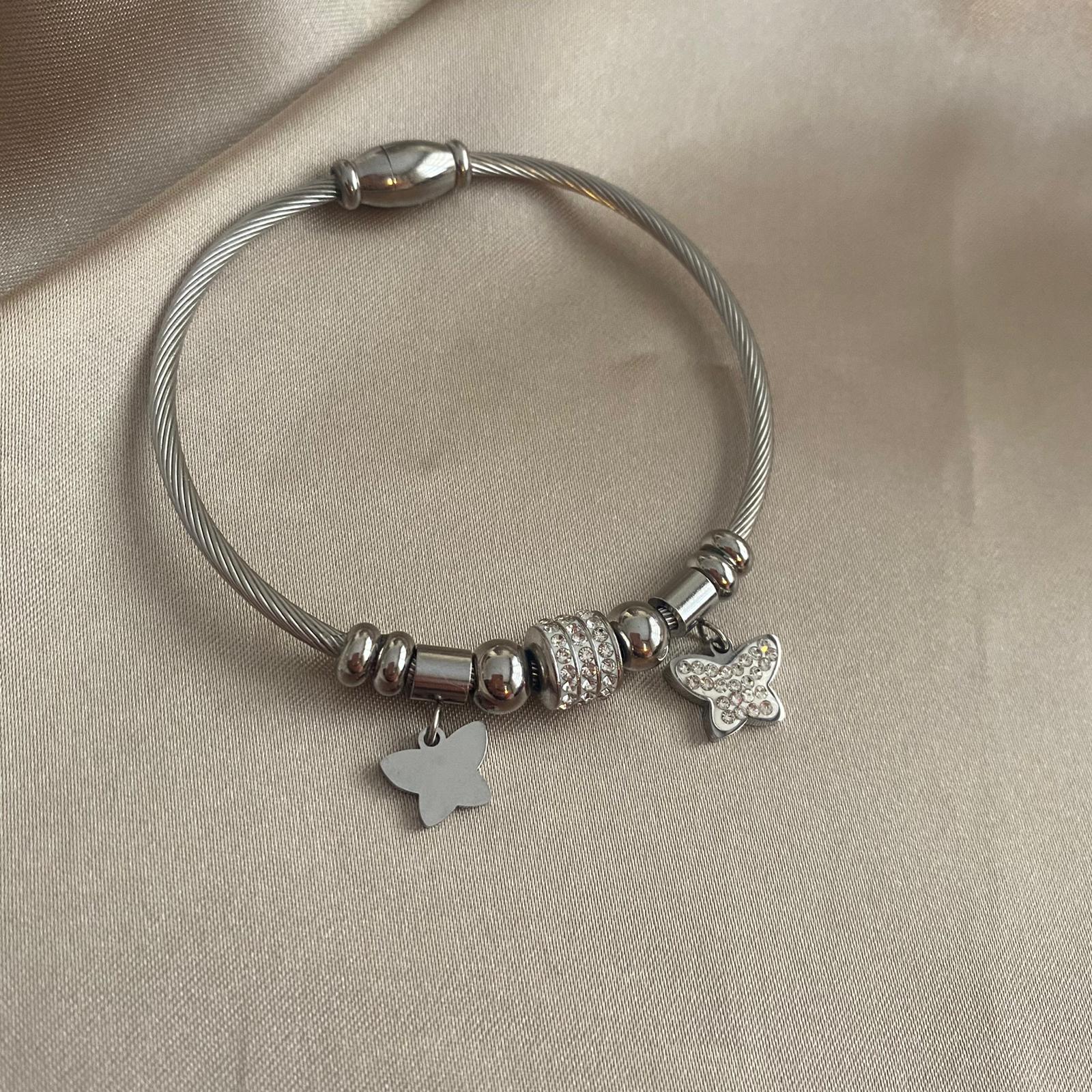 Kelebek Figürlü Charm Kelepçe 1 Kelebek Figürlü Charm Kelepçe