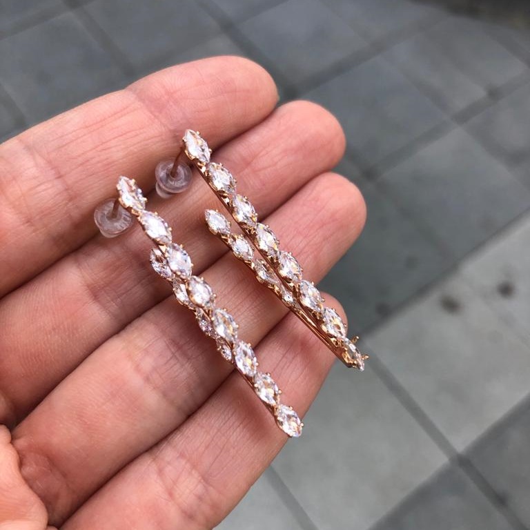 Çift Sıra Taşlı Küpe Gold 1 Çift Sıra Taşlı Küpe Gold