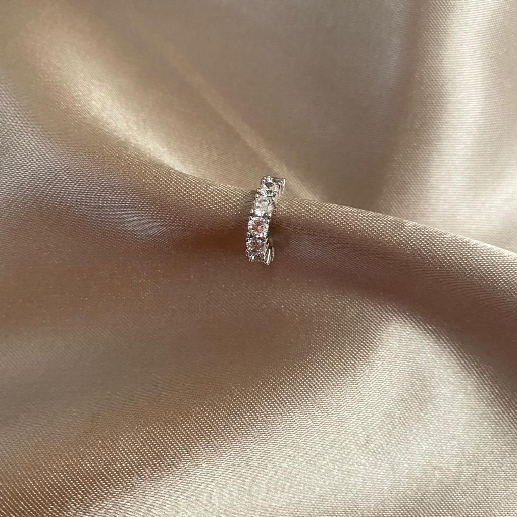 Silver Taşlı Kıkırdak Küpe 1 Silver Taşlı Kıkırdak Küpe