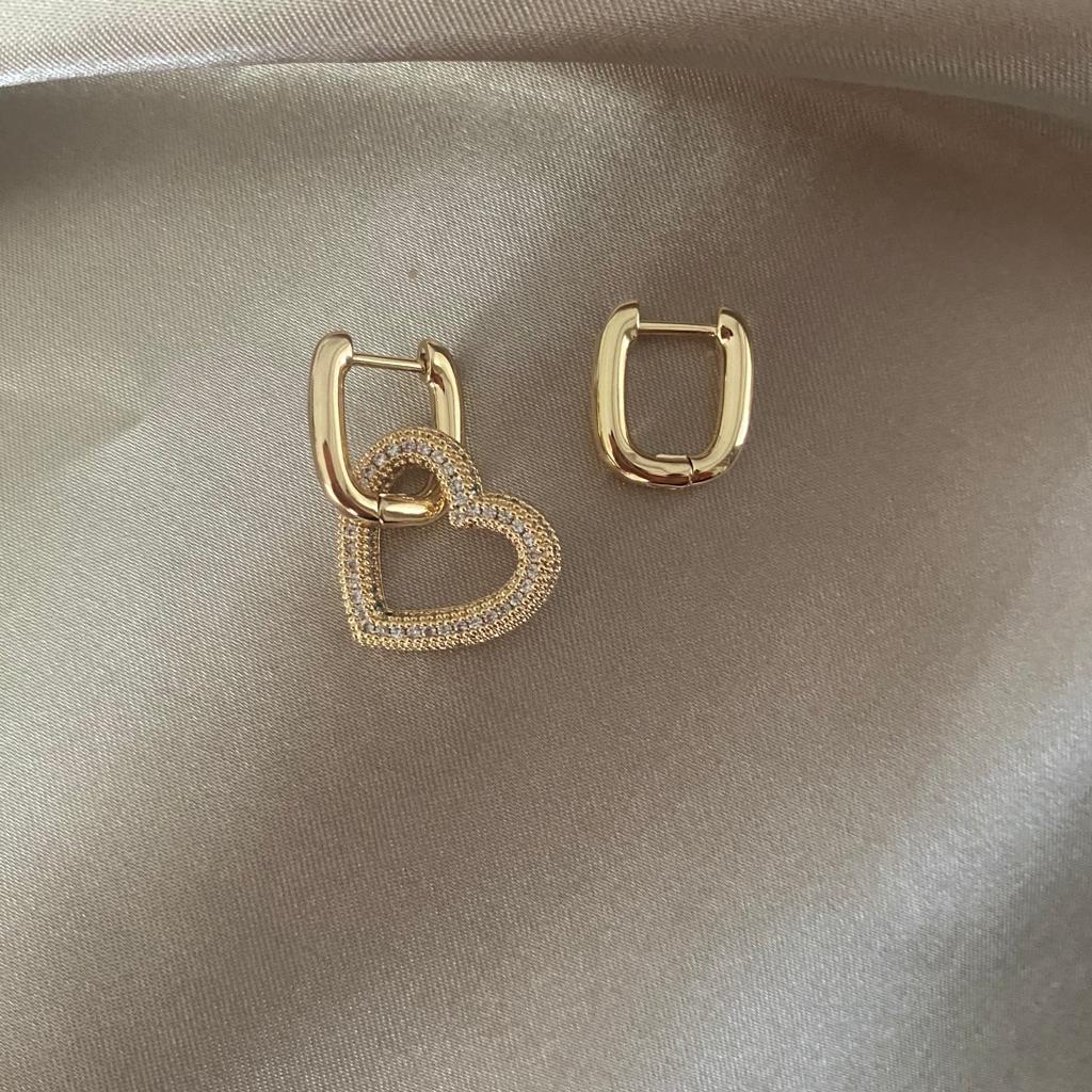 Teki Kalp Sallantılı Gold Küpe 2 Teki Kalp Sallantılı Gold Küpe - Görsel 2