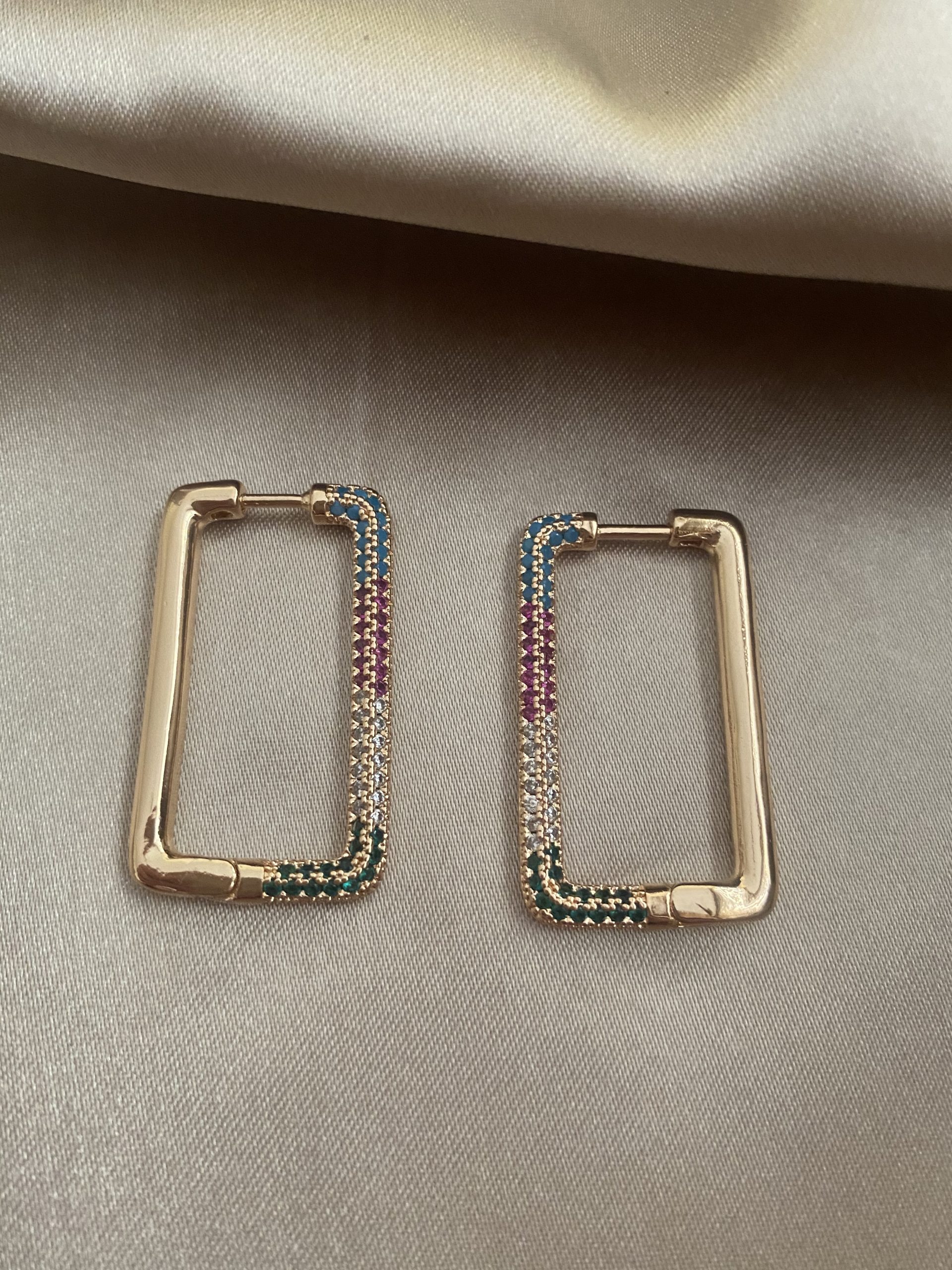 Dikdörtgen Renkli Gold Küpe 1 Dikdörtgen Renkli Gold Küpe