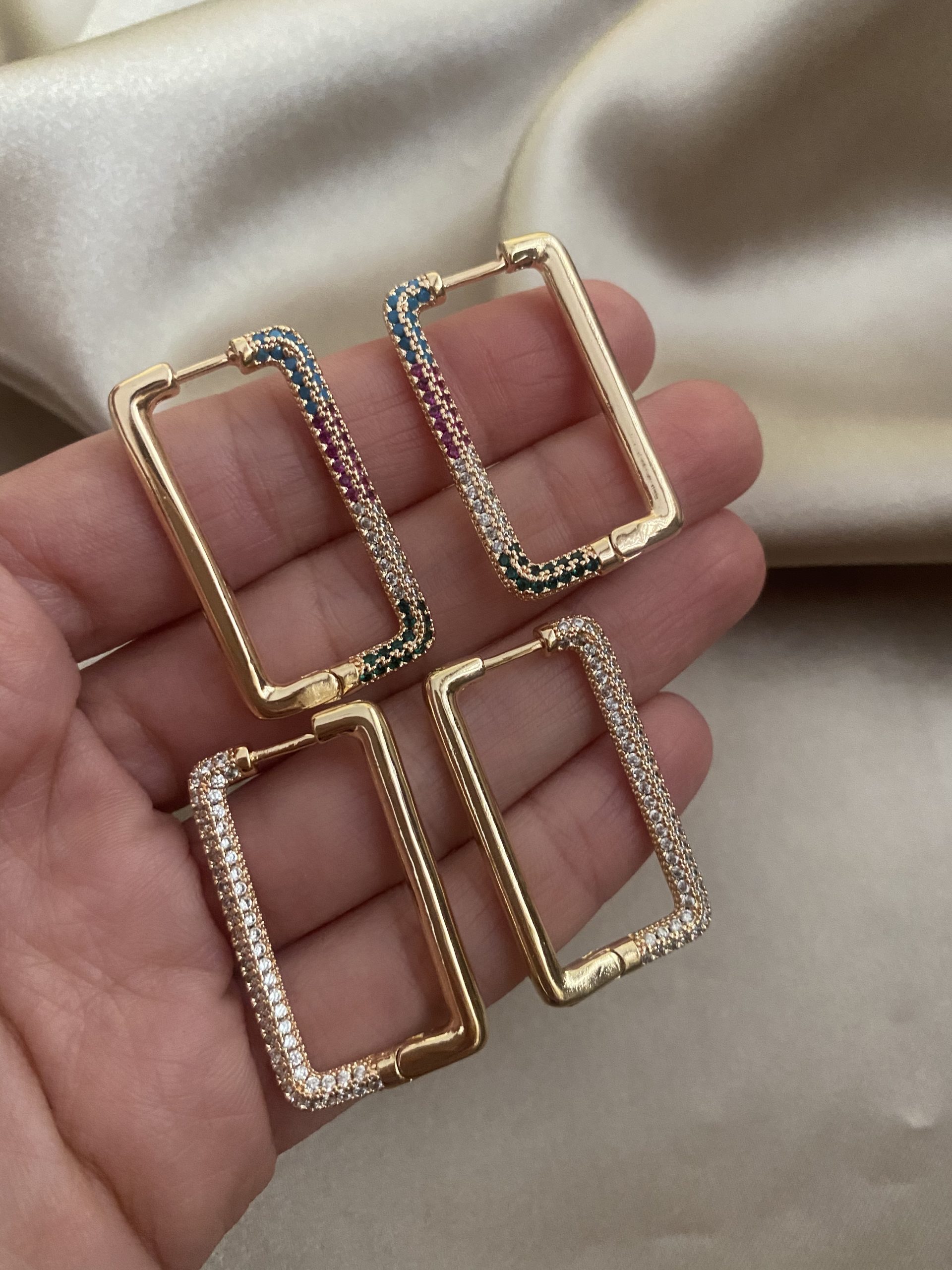 Dikdörtgen Renkli Gold Küpe 3 Dikdörtgen Renkli Gold Küpe - Görsel 3