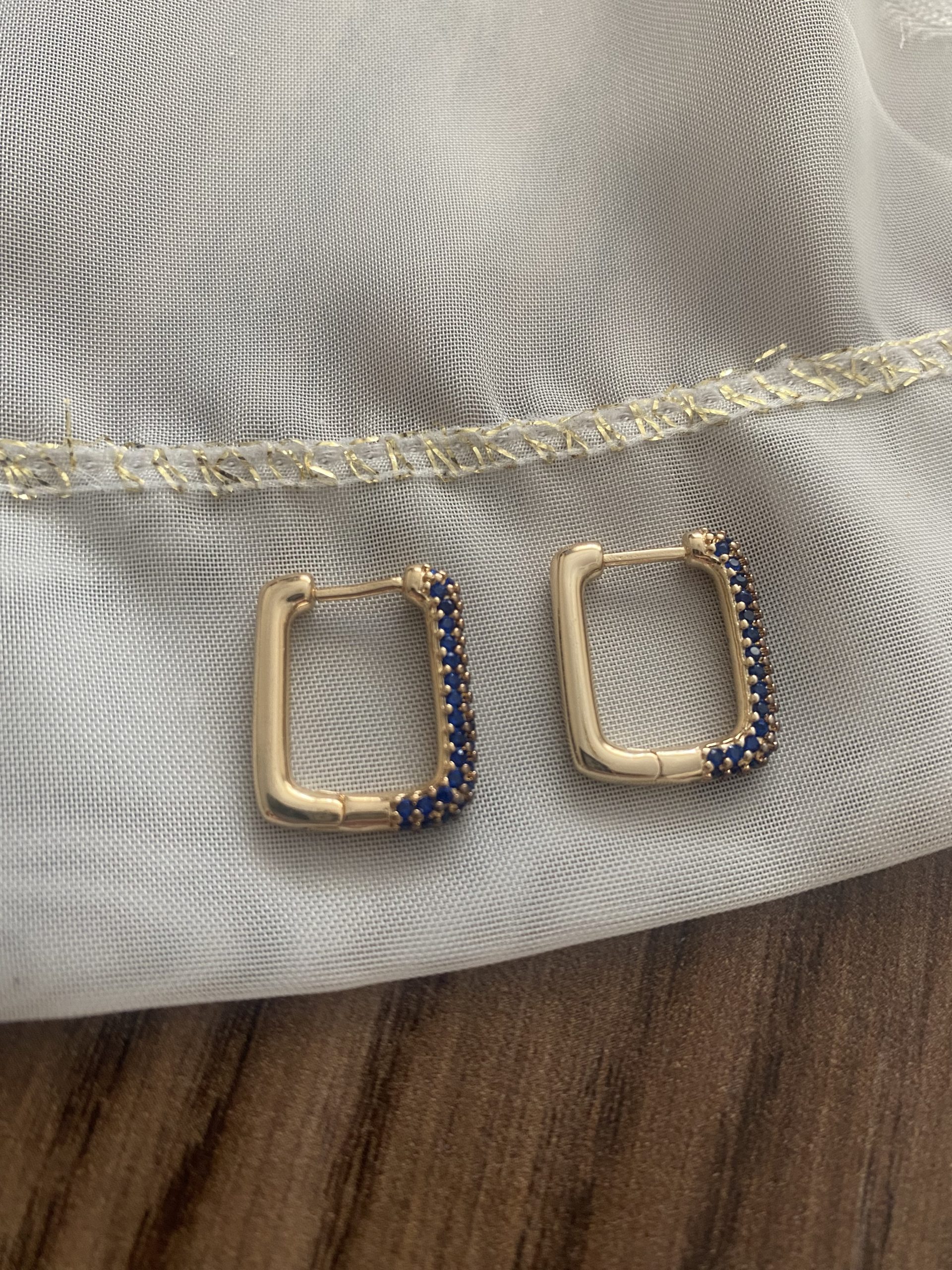 Lacivert Taşlı Dikdörtgen Küpe 3 Lacivert Taşlı Dikdörtgen Küpe - Görsel 3