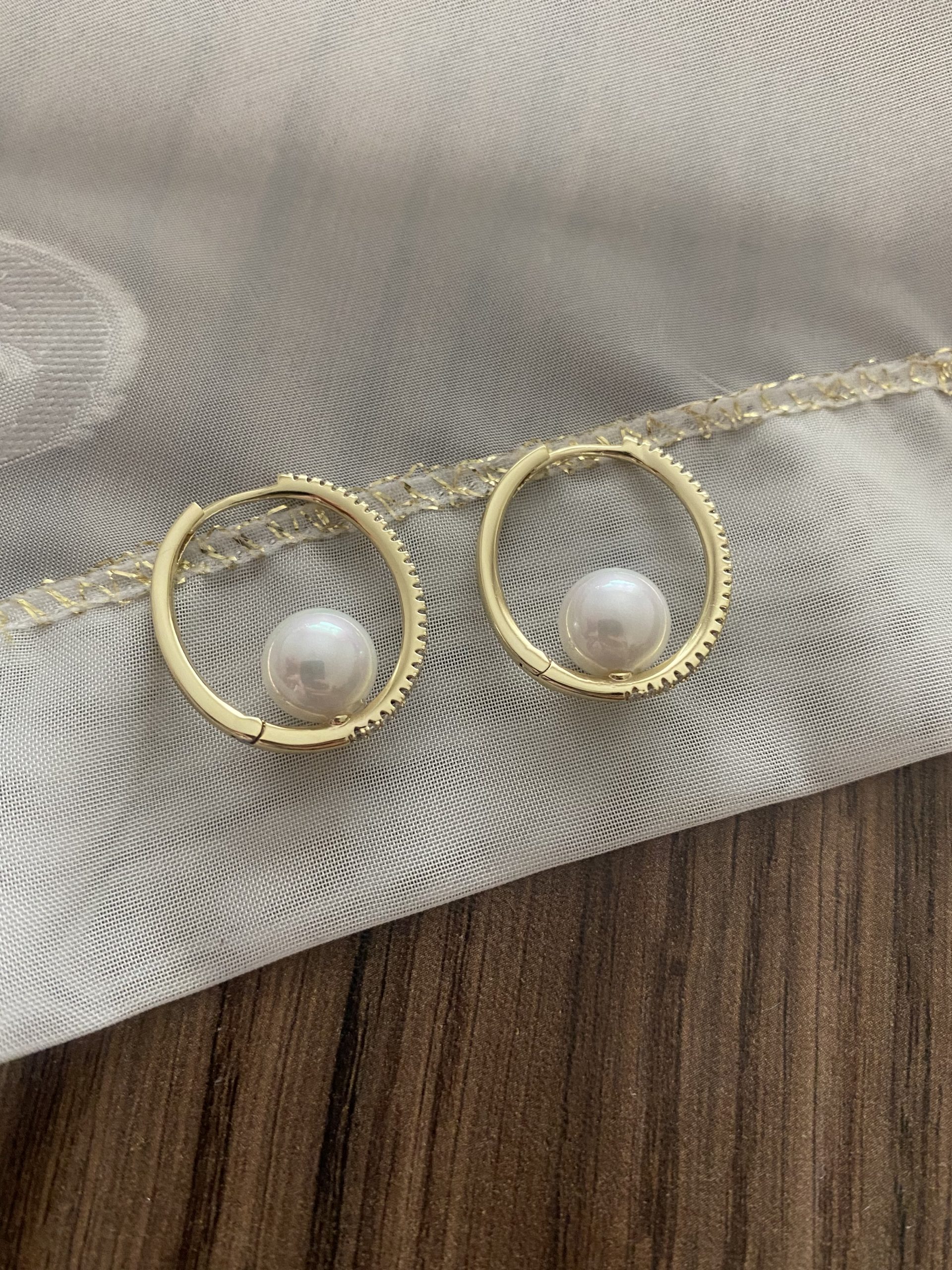 İnci Detaylı Taşlı Oval Küpe 3 İnci Detaylı Taşlı Oval Küpe - Görsel 3
