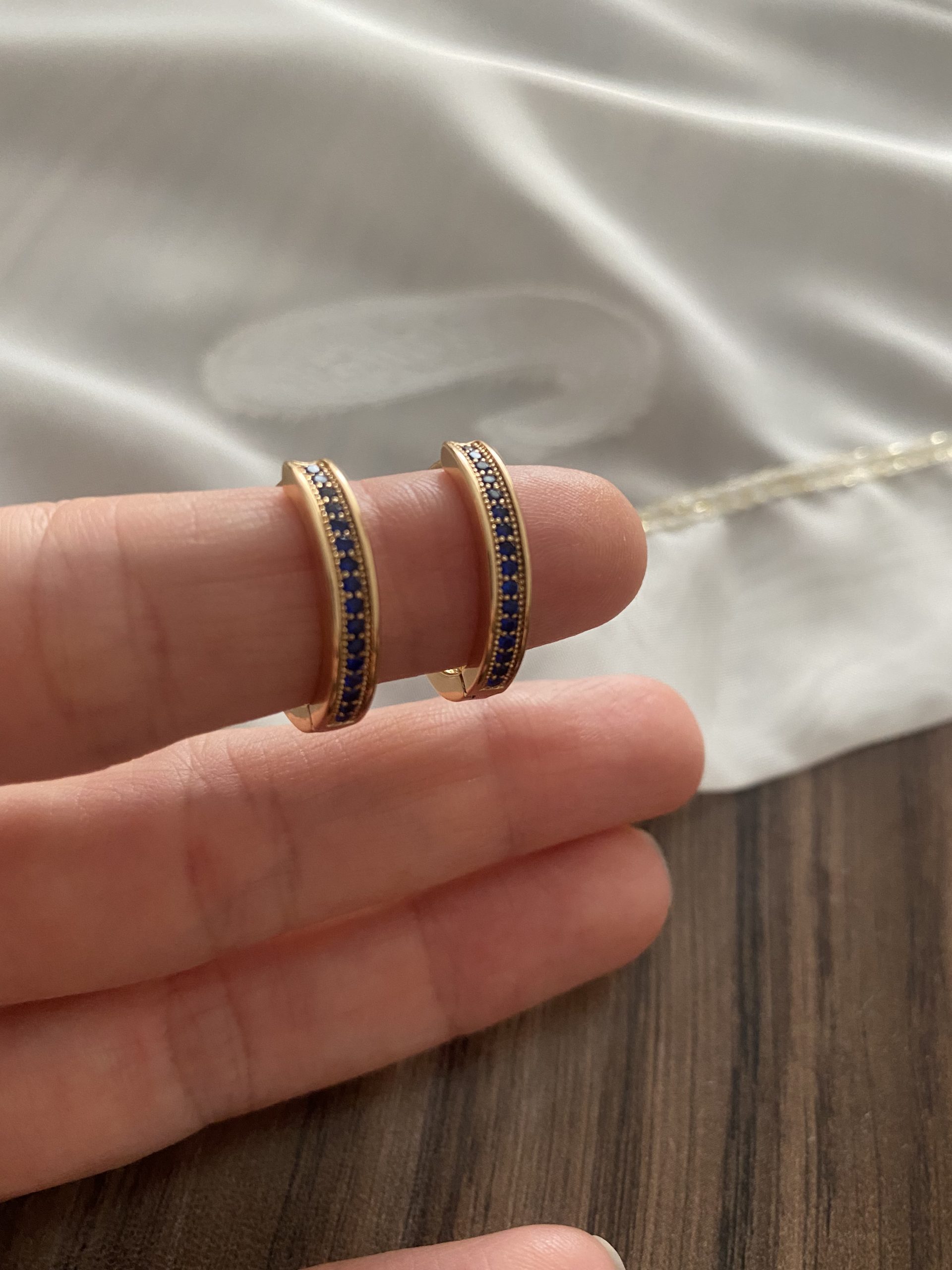 Lacivert Taşlı Gold Halka Küpe 3 Lacivert Taşlı Gold Halka Küpe - Görsel 3