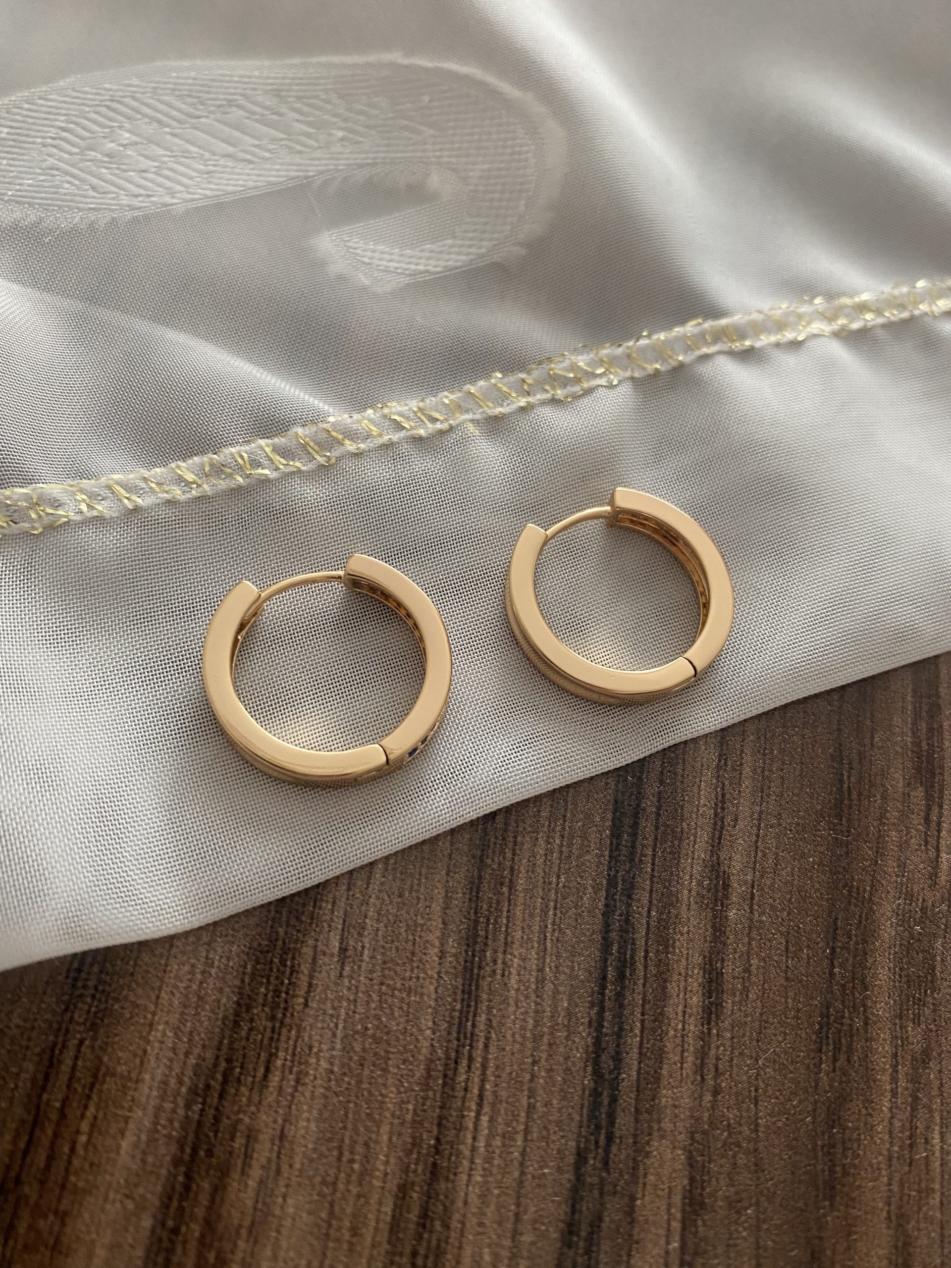 Lacivert Taşlı Gold Halka Küpe 2 Lacivert Taşlı Gold Halka Küpe - Görsel 2