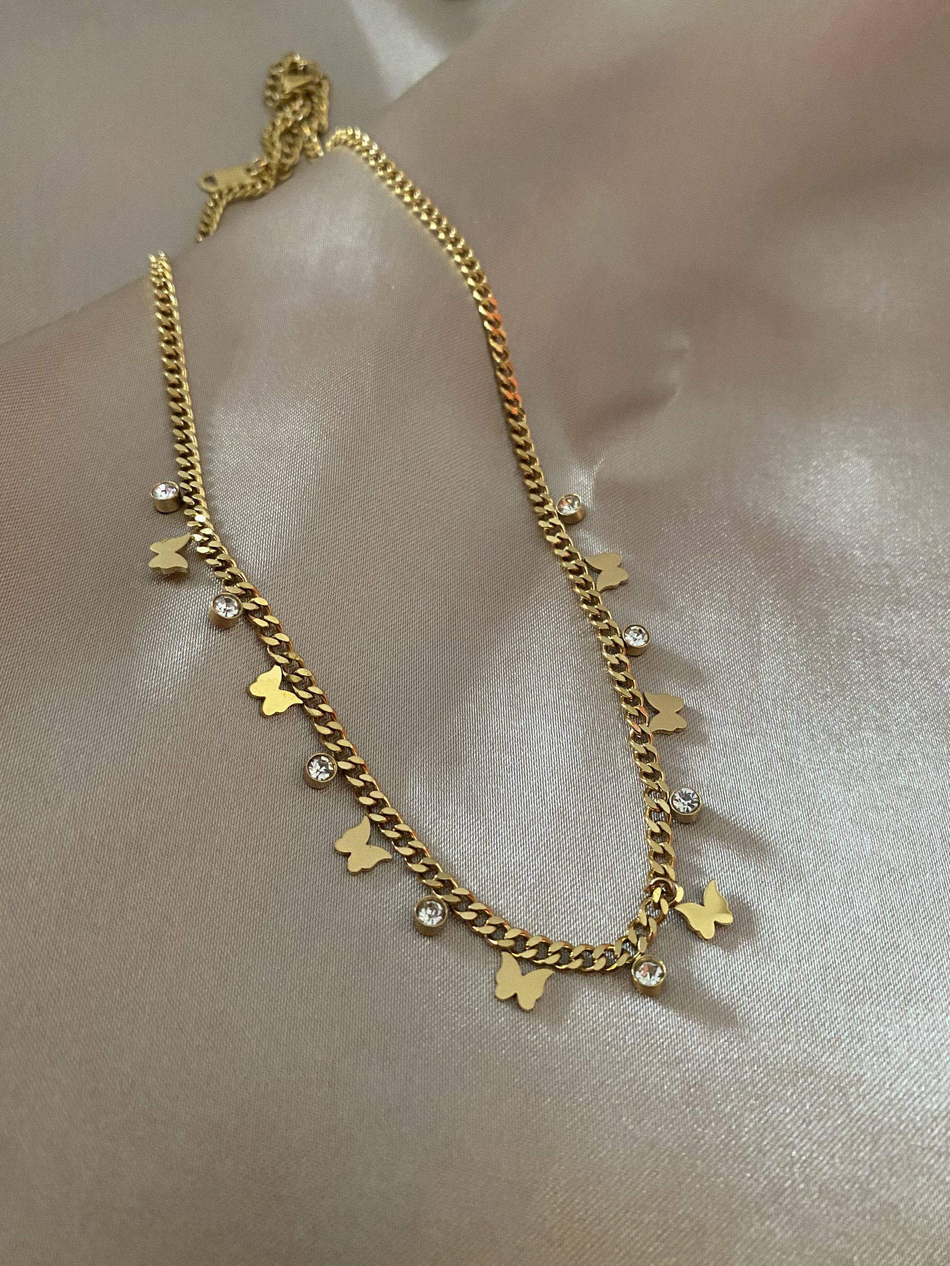 Kelebek Figürlü Gold Çelik Kolye 1 Kelebek Figürlü Gold Çelik Kolye