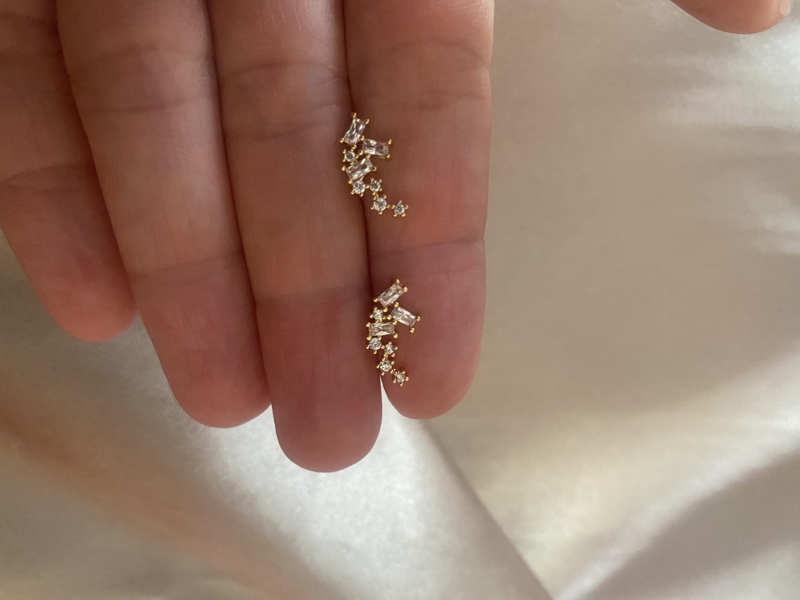 Minimal Taşlı Çelik Gold Piercing Küpe 1 Minimal Taşlı Çelik Gold Piercing Küpe