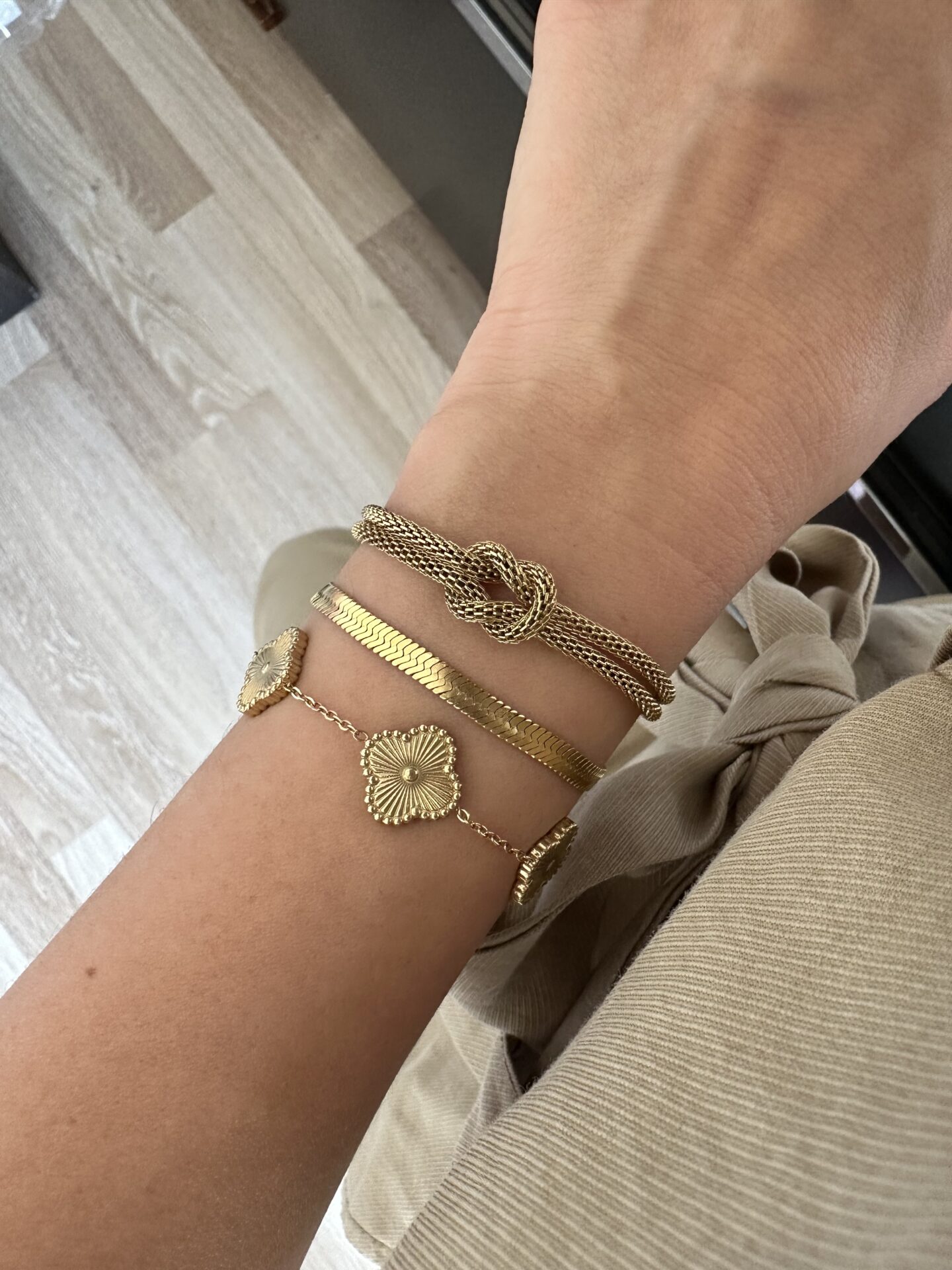 Düğüm Gold Çelik Bileklik- İtalyan Gold Çelik Bileklik - Oneclip Çiçek Çelik Bileklik 2 Düğüm Gold Çelik Bileklik- İtalyan Gold Çelik Bileklik - Oneclip Çiçek Çelik Bileklik - Görsel 2